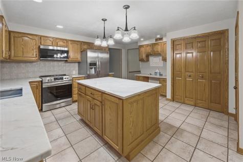 2500 Treetop Circle NE Canton OH 44705