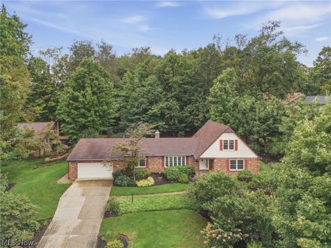 2500 Treetop Circle NE Canton OH 44705