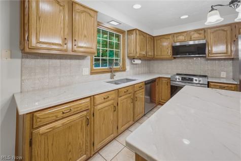 2500 Treetop Circle NE Canton OH 44705