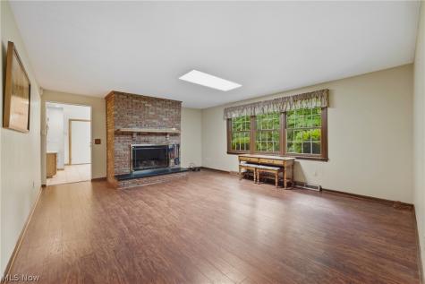2500 Treetop Circle NE Canton OH 44705