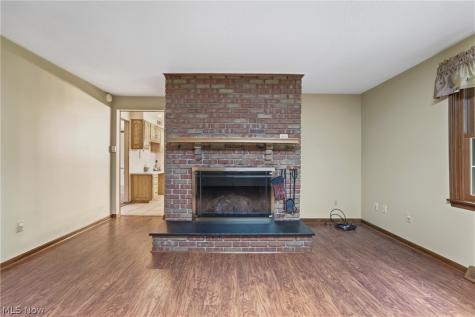 2500 Treetop Circle NE Canton OH 44705