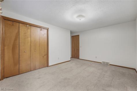 2500 Treetop Circle NE Canton OH 44705
