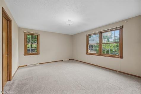 2500 Treetop Circle NE Canton OH 44705