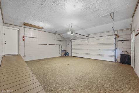 2500 Treetop Circle NE Canton OH 44705