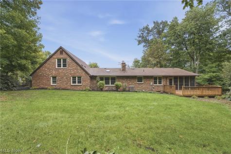 2500 Treetop Circle NE Canton OH 44705