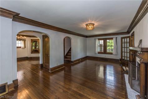 1383 Delia Avenue Akron OH 44320