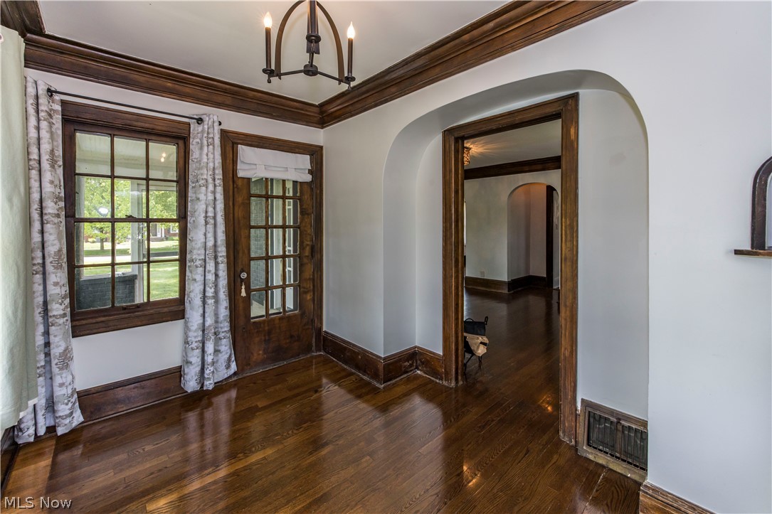 1383 Delia Avenue Akron OH 44320