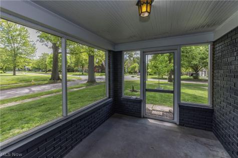 1383 Delia Avenue Akron OH 44320