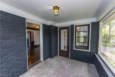 1383 Delia Avenue Akron OH 44320