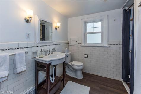 1383 Delia Avenue Akron OH 44320