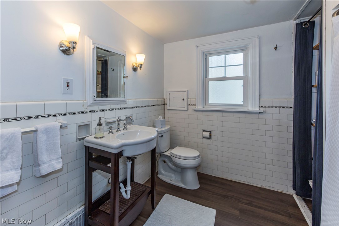 1383 Delia Avenue Akron OH 44320