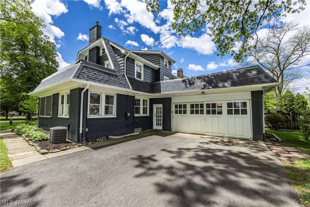 1383 Delia Avenue Akron OH 44320