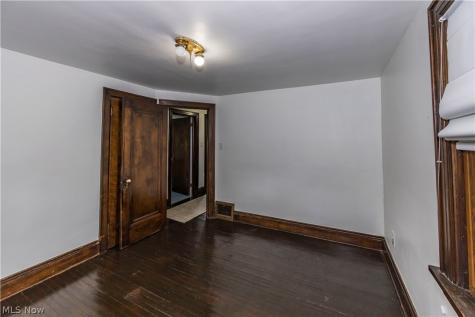 1383 Delia Avenue Akron OH 44320