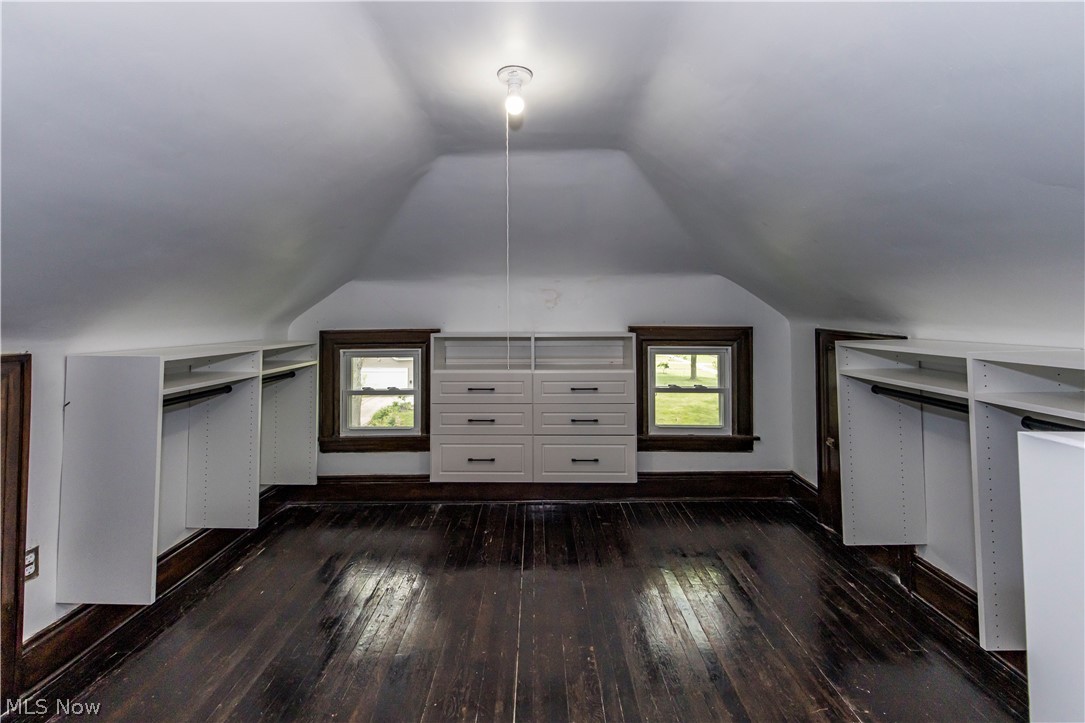 1383 Delia Avenue Akron OH 44320