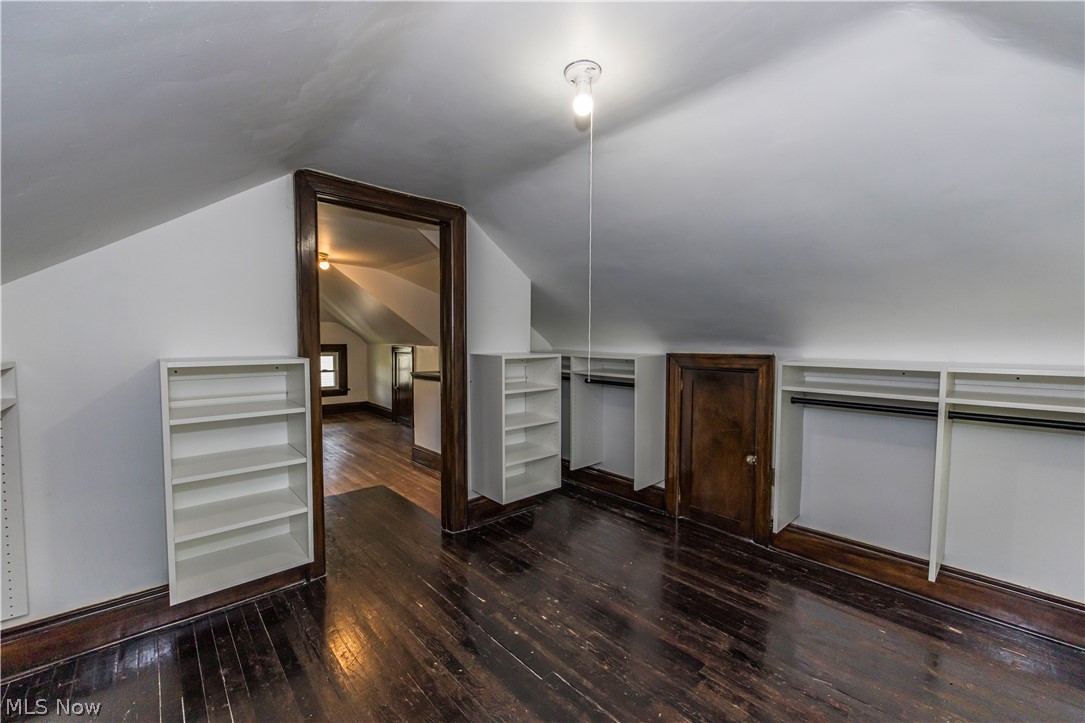 1383 Delia Avenue Akron OH 44320