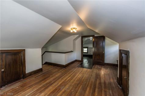 1383 Delia Avenue Akron OH 44320