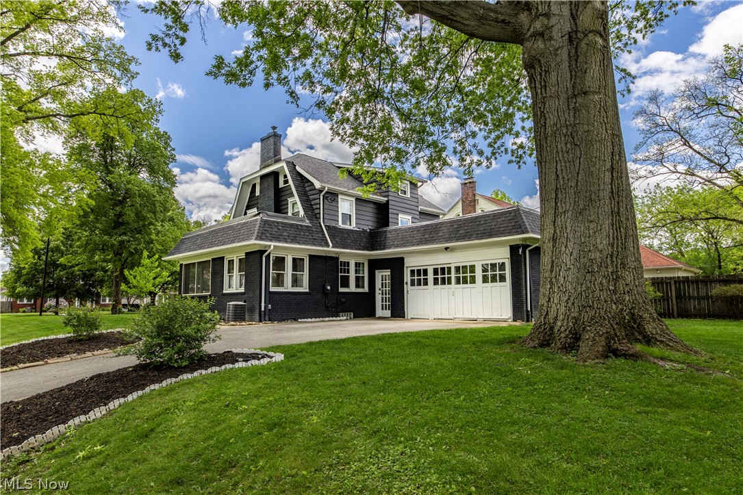 1383 Delia Avenue Akron OH 44320