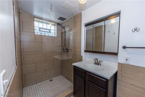 1383 Delia Avenue Akron OH 44320