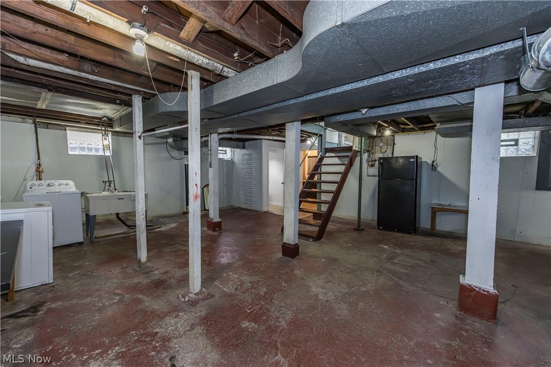 1383 Delia Avenue Akron OH 44320