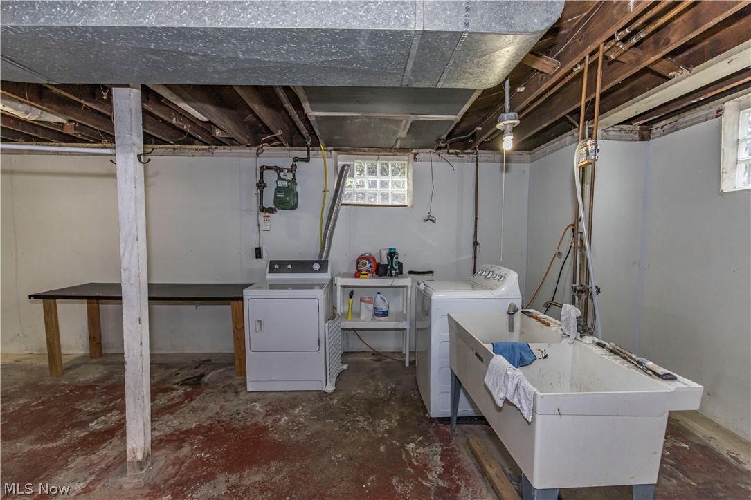 1383 Delia Avenue Akron OH 44320