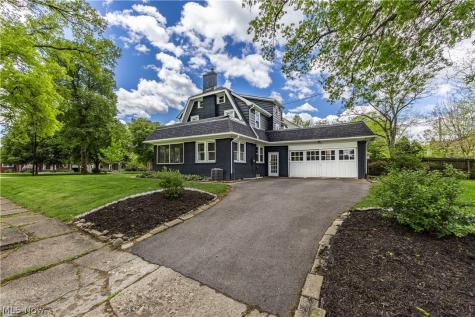 1383 Delia Avenue Akron OH 44320