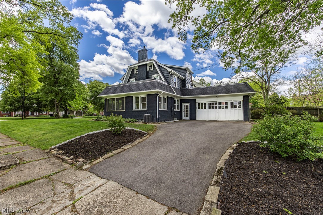 1383 Delia Avenue Akron OH 44320
