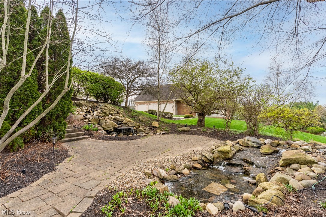1561 Pilgrims Knob SE Canton OH 44709