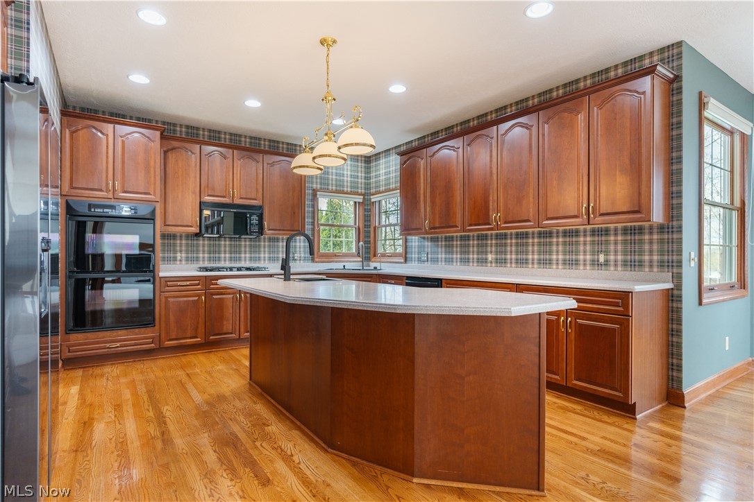 1561 Pilgrims Knob SE Canton OH 44709