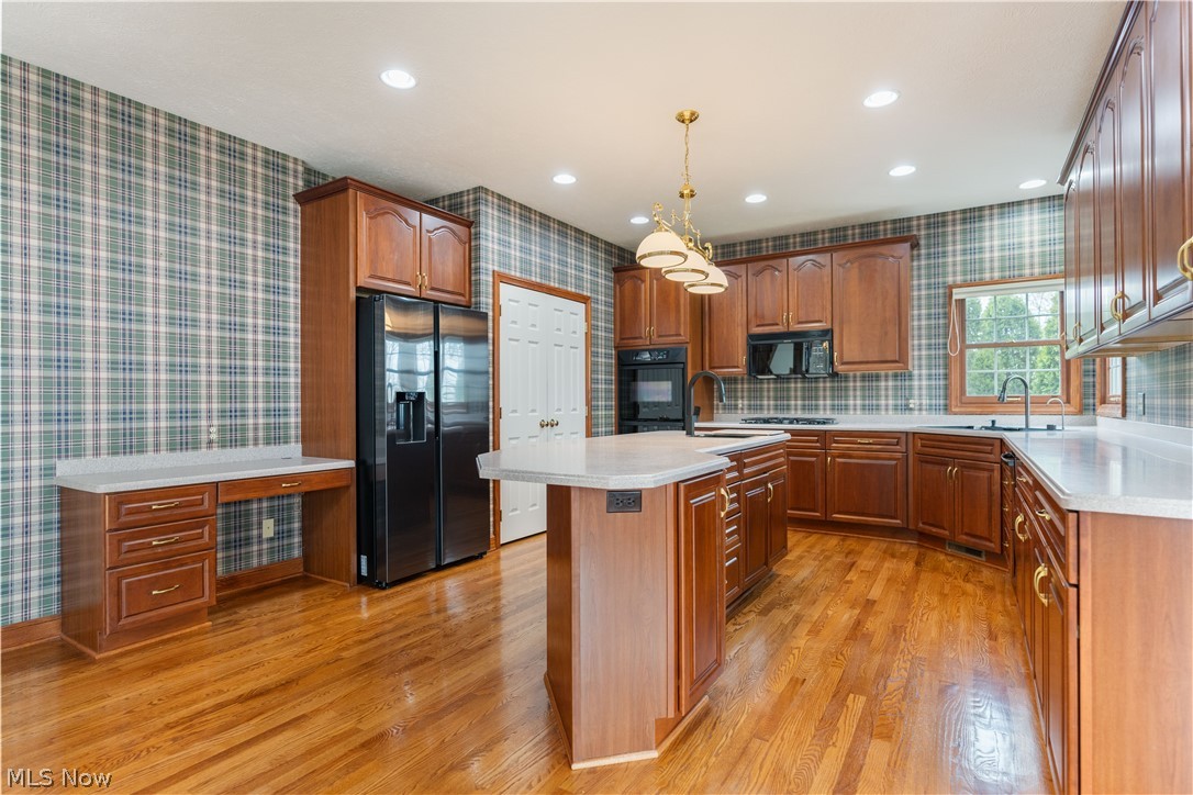 1561 Pilgrims Knob SE Canton OH 44709