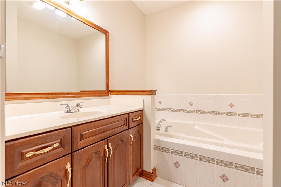 1561 Pilgrims Knob SE Canton OH 44709