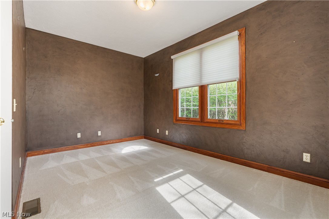 1561 Pilgrims Knob SE Canton OH 44709
