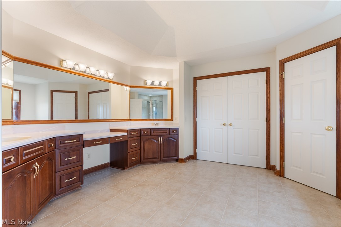 1561 Pilgrims Knob SE Canton OH 44709