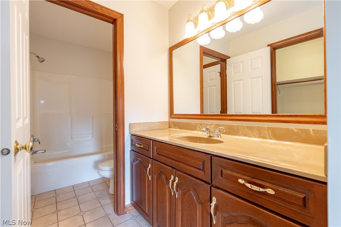 1561 Pilgrims Knob SE Canton OH 44709