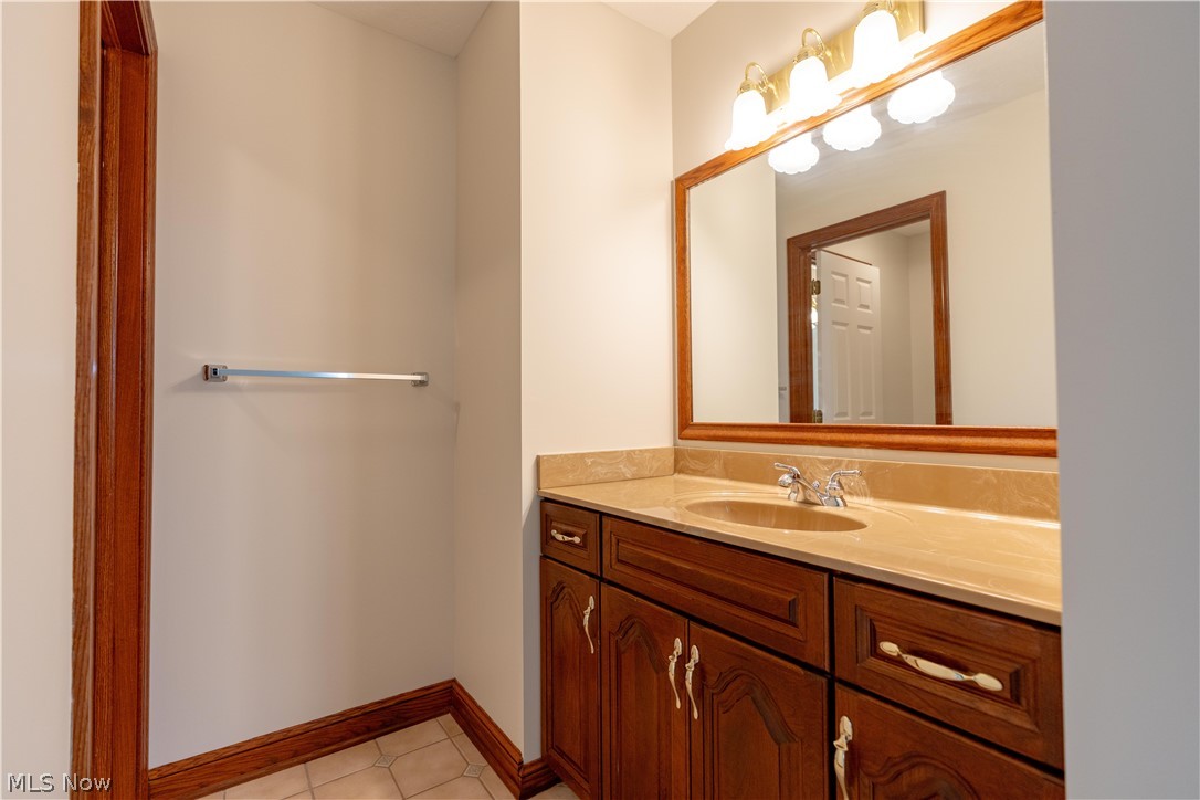 1561 Pilgrims Knob SE Canton OH 44709