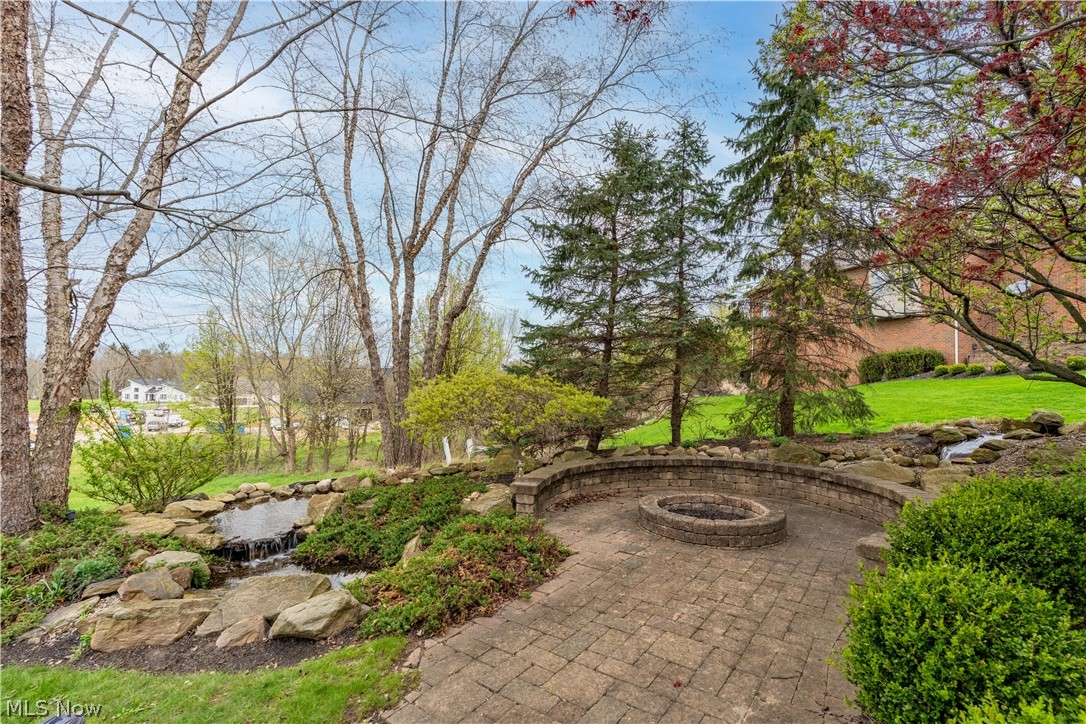 1561 Pilgrims Knob SE Canton OH 44709