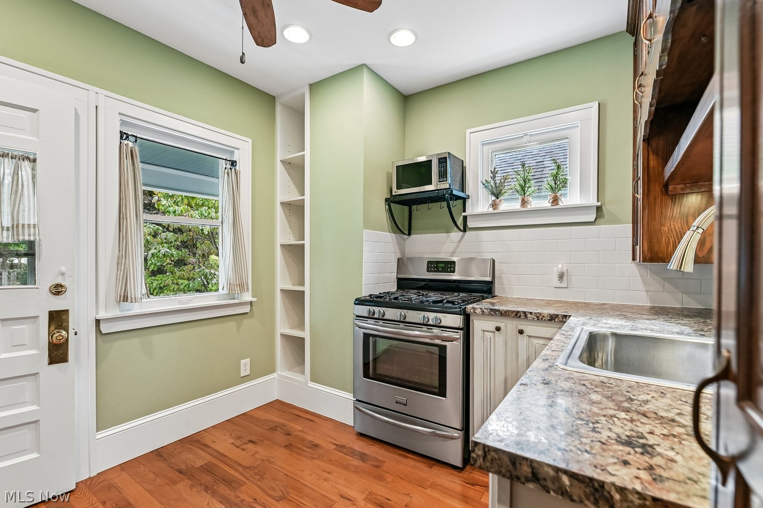 1563 Larchmont Avenue Lakewood OH 44107