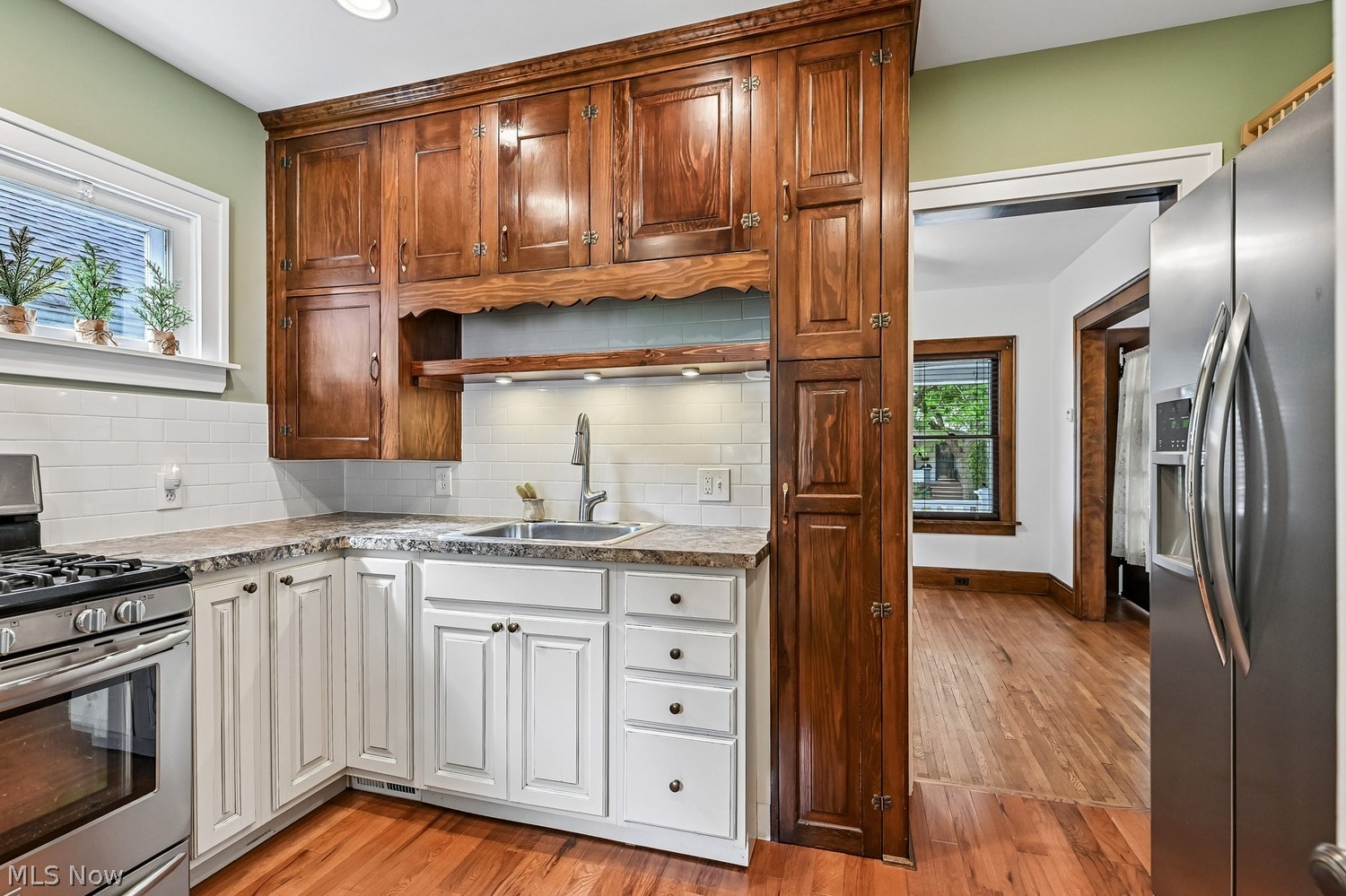 1563 Larchmont Avenue Lakewood OH 44107
