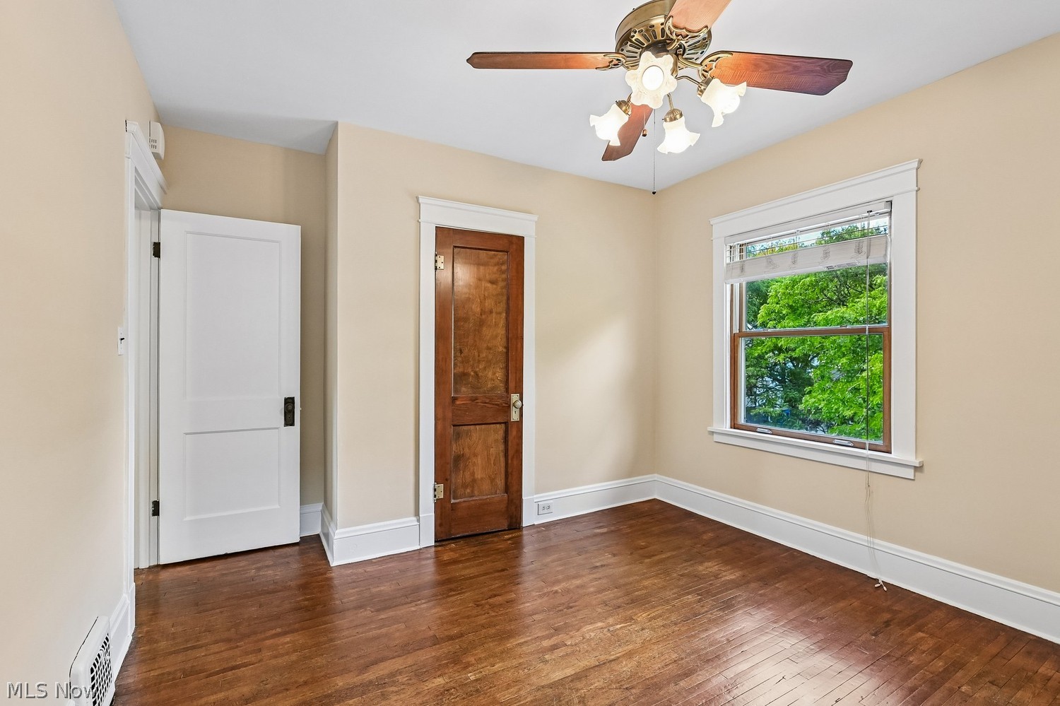 1563 Larchmont Avenue Lakewood OH 44107
