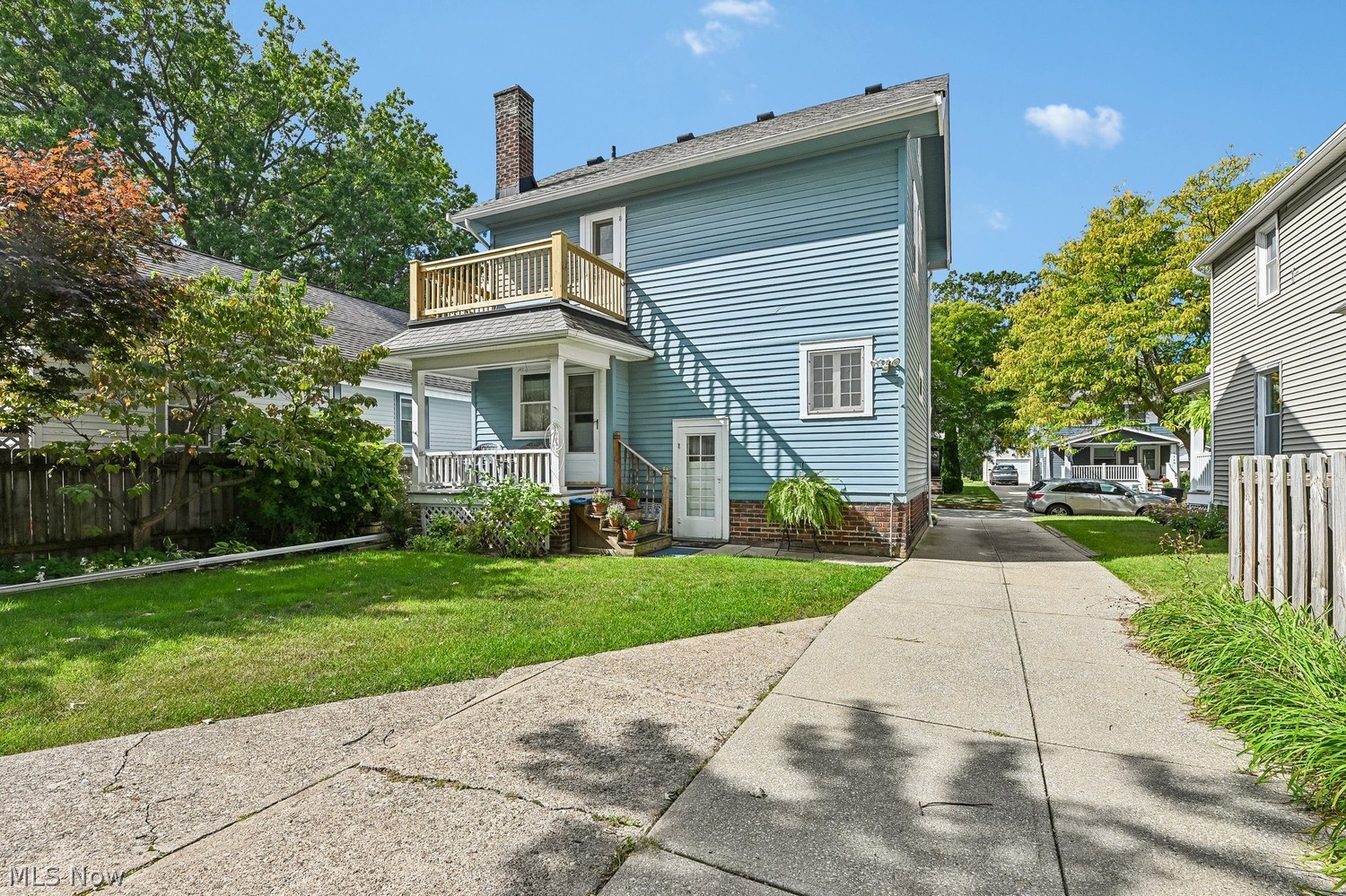 1563 Larchmont Avenue Lakewood OH 44107