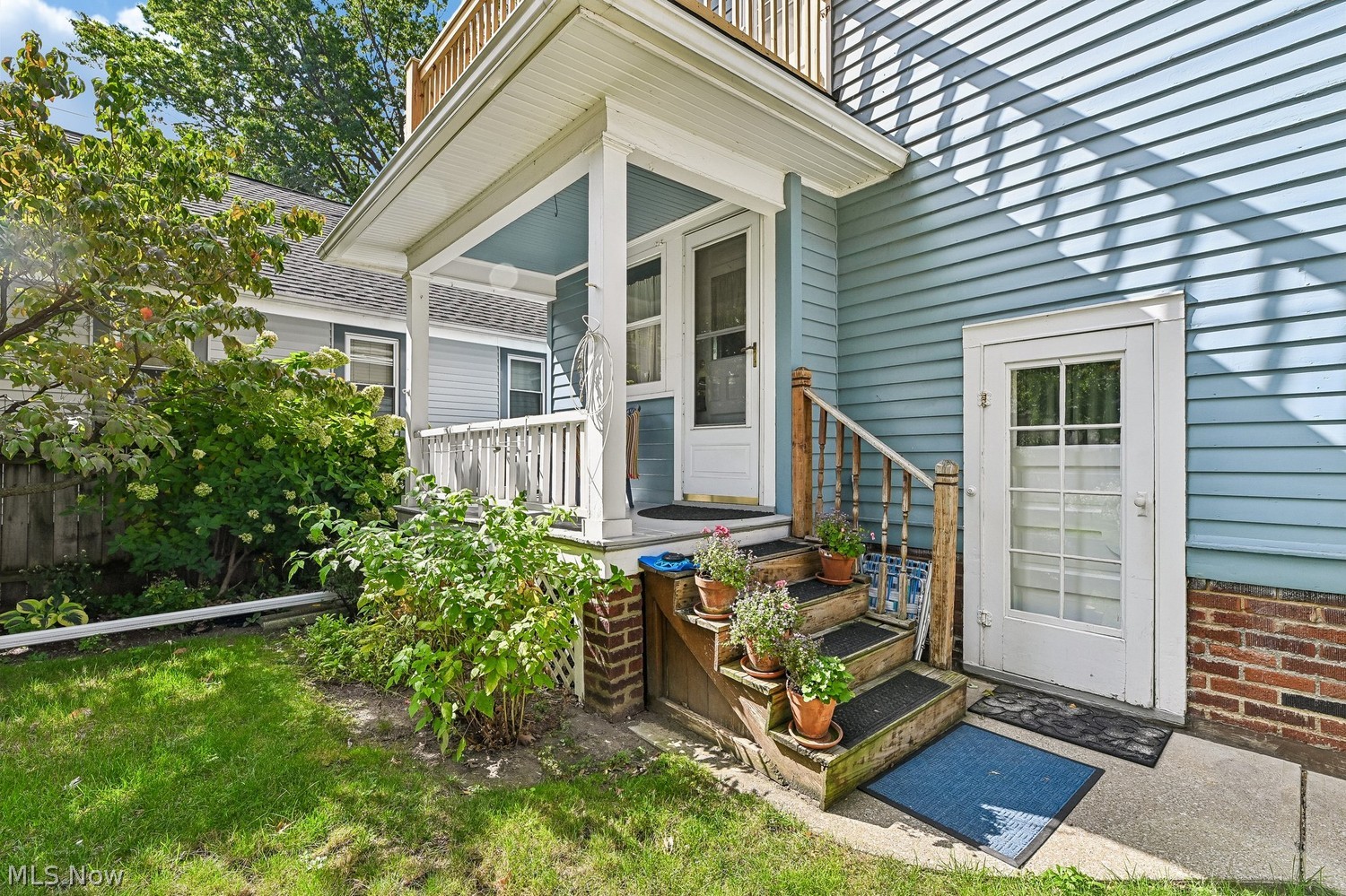 1563 Larchmont Avenue Lakewood OH 44107