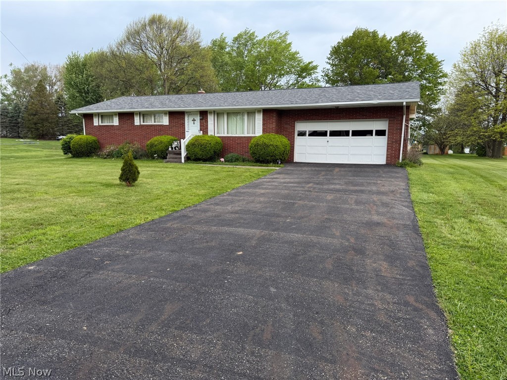 6391 Peach Street NE Louisville OH 44641