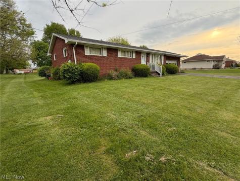 6391 Peach Street NE Louisville OH 44641