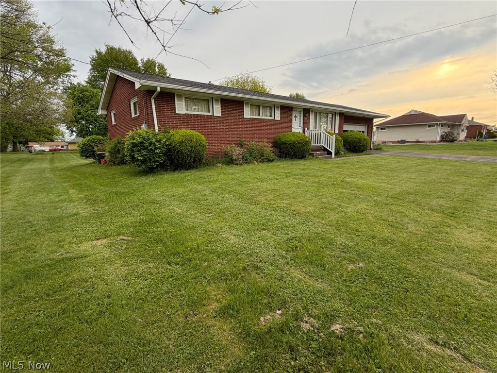 6391 Peach Street NE Louisville OH 44641