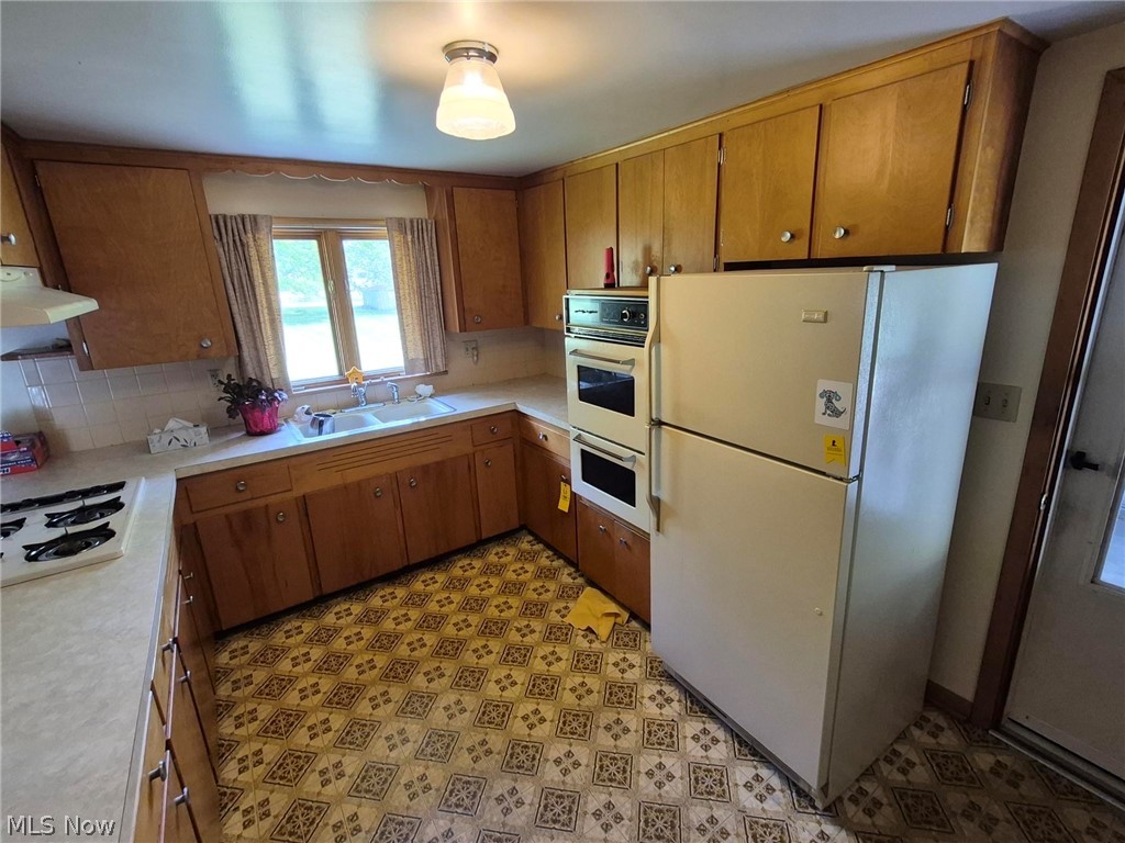 6391 Peach Street NE Louisville OH 44641