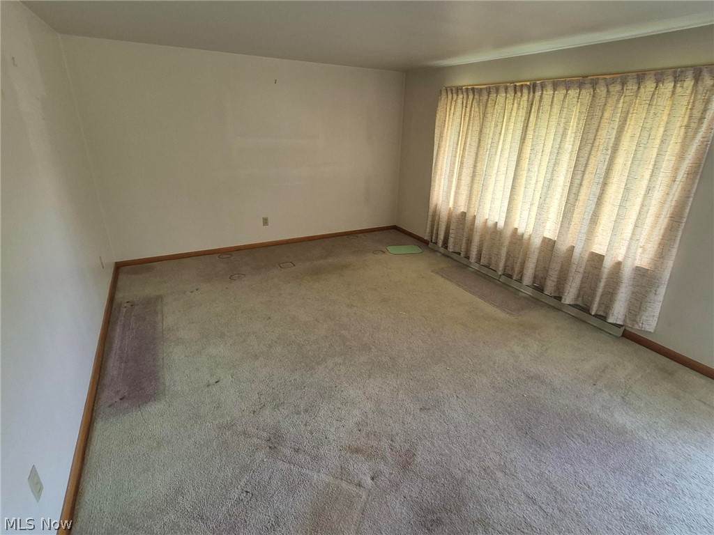 6391 Peach Street NE Louisville OH 44641
