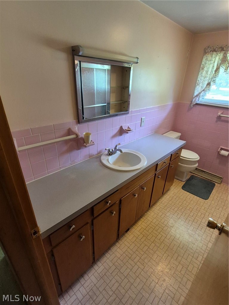 6391 Peach Street NE Louisville OH 44641