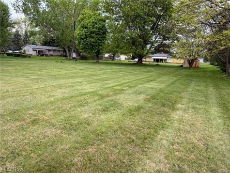 6391 Peach Street NE Louisville OH 44641