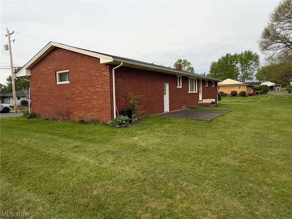 6391 Peach Street NE Louisville OH 44641