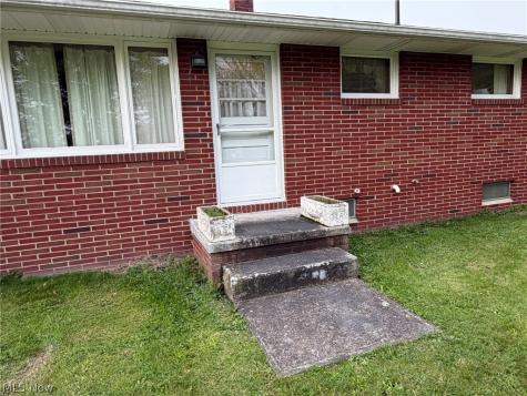 6391 Peach Street NE Louisville OH 44641