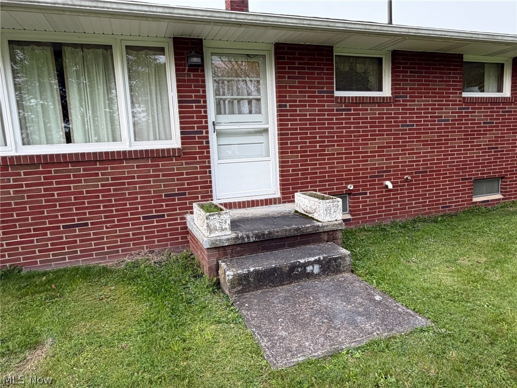6391 Peach Street NE Louisville OH 44641